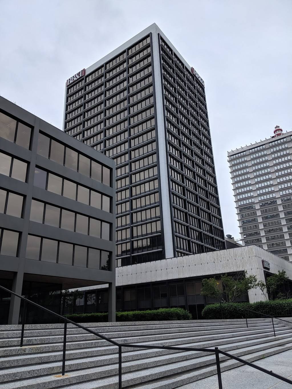 Starbucks | cafe | 101 S 5th St, Louisville, KY 40202, USA | 5025870851 OR +1 502-587-0851