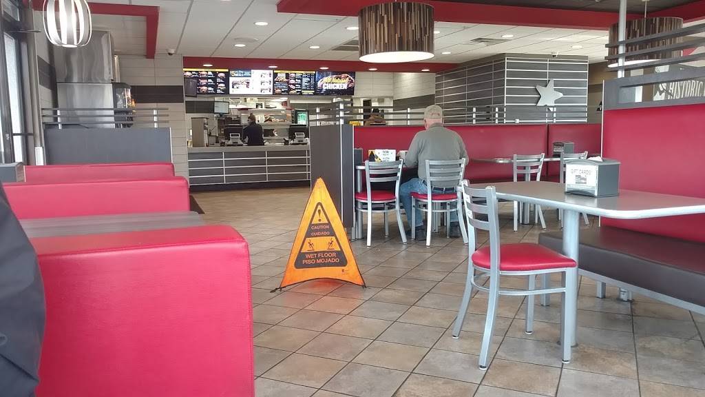 Hardees | restaurant | 701 S Cumberland St, Lebanon, TN 37087, USA | 6154430324 OR +1 615-443-0324