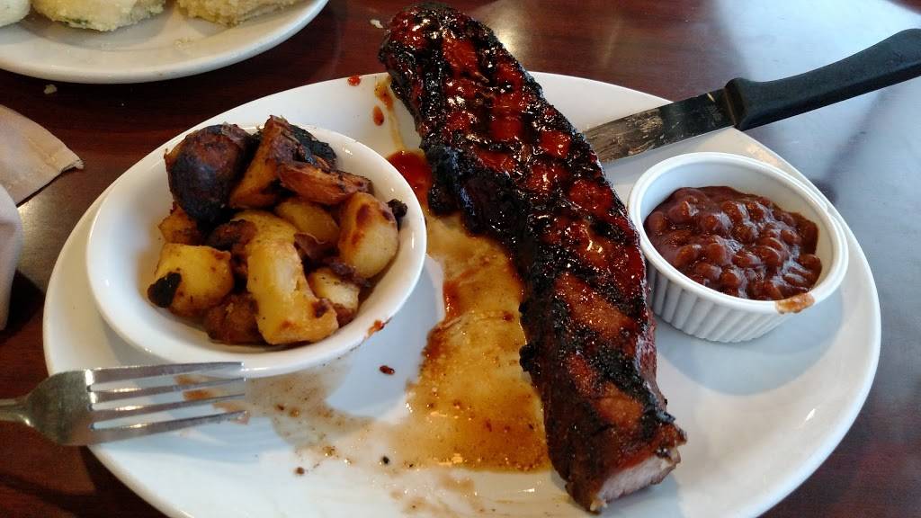 Reds Barbecue & Grillery | restaurant | 3090 Cochran St, Simi Valley, CA 93065, USA | 8055819076 OR +1 805-581-9076
