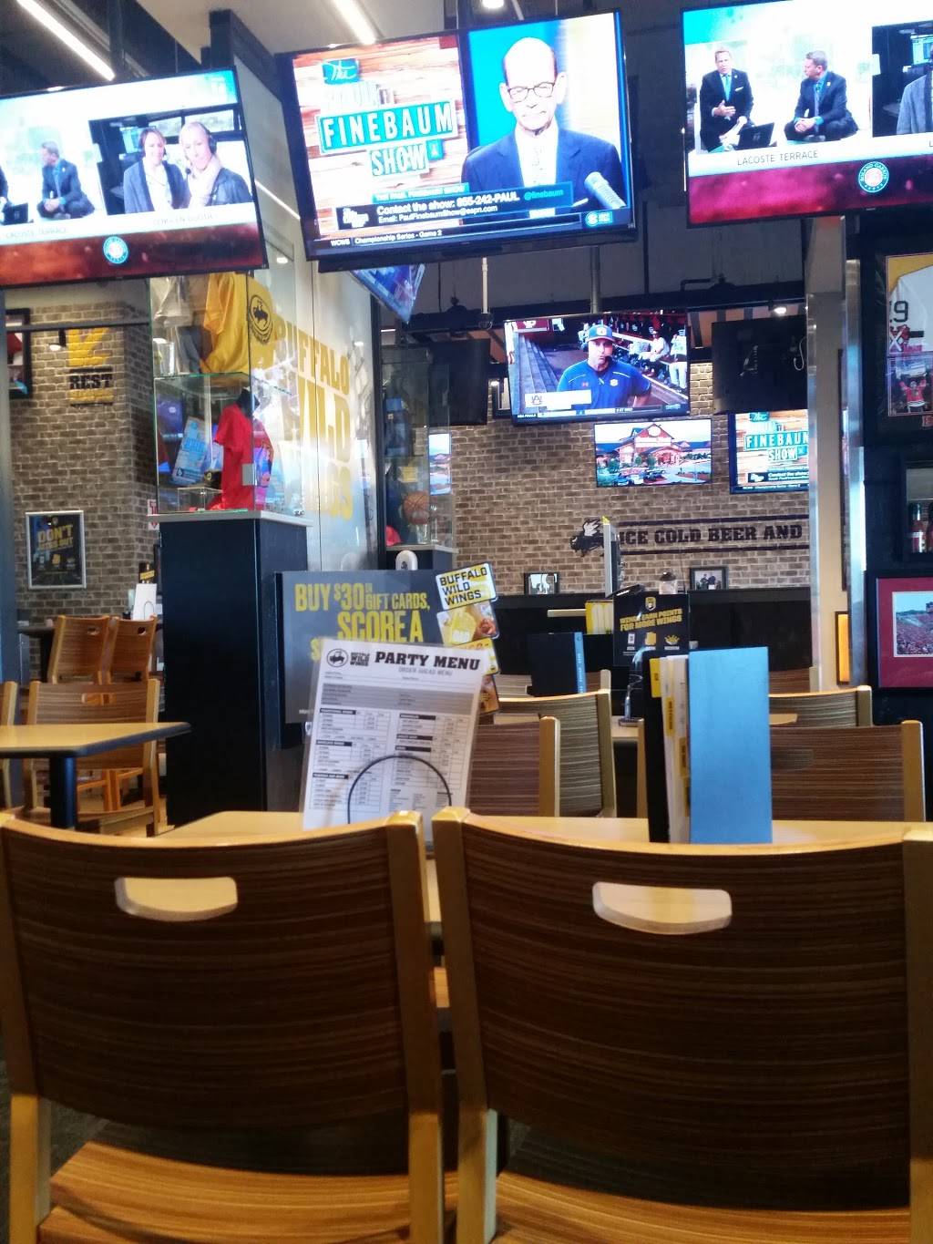 Buffalo Wild Wings | meal takeaway | 2900 S 25th St, Clinton, IA 52732, USA | 5632423002 OR +1 563-242-3002