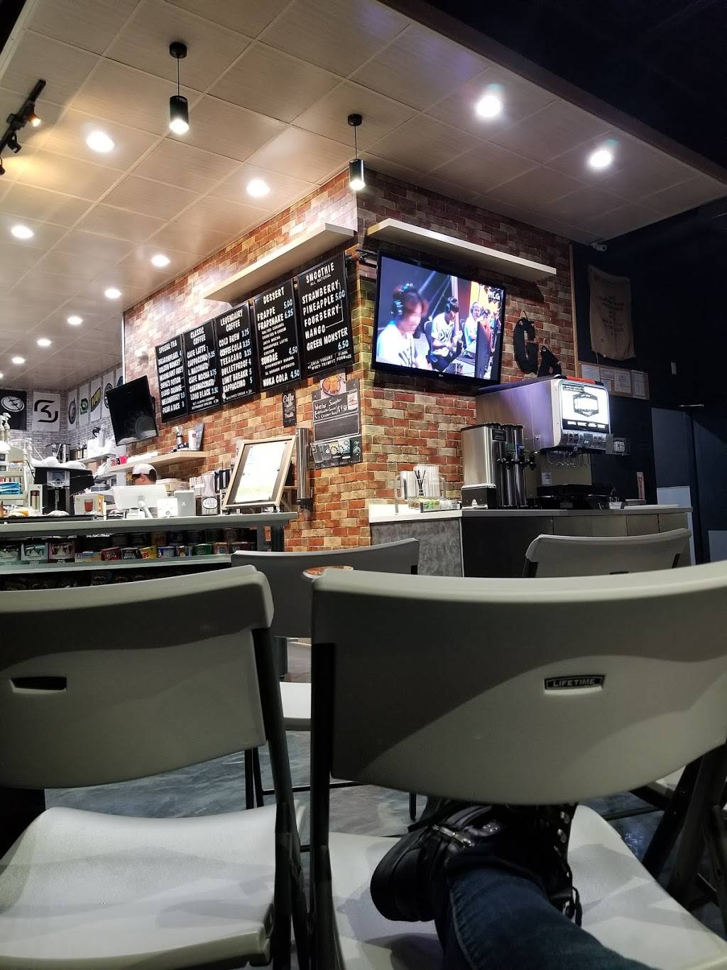 Grindbreak Cafe | cafe | 114 1st St E, Humble, TX 77338, USA | 2819135045 OR +1 281-913-5045