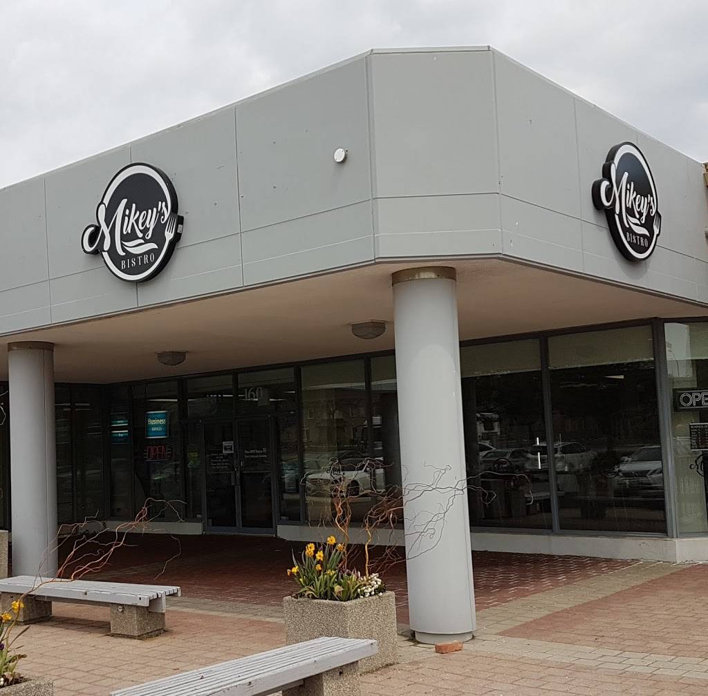 Mikeys Bistro | restaurant | 2 County Ct Blvd Unit 165, Brampton, ON L6W 3W8, Canada | 9054540548 OR +1 905-454-0548