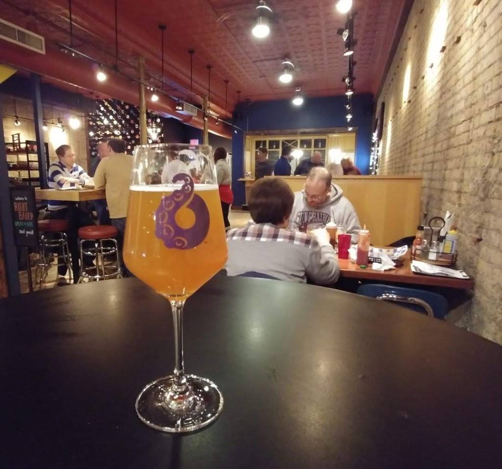 Right Bauer Brewing | restaurant | 239 E Main St, Sun Prairie, WI 53590, USA | 6083185002 OR +1 608-318-5002