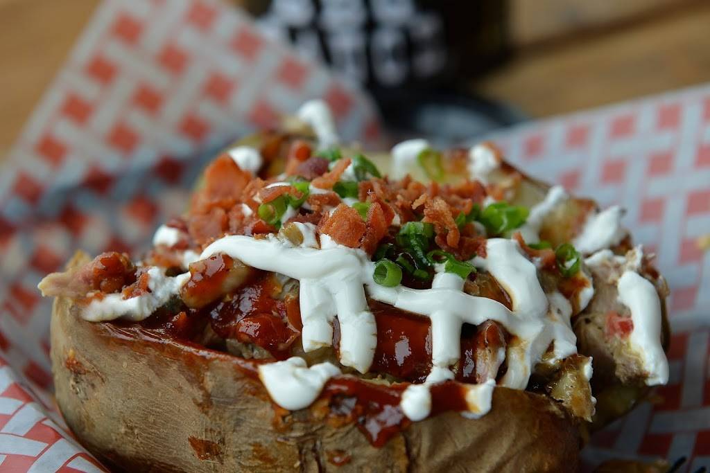 Lil Piggys Bar-B-Q | meal delivery | 1201 1st St, Coronado, CA 92118, USA | 6195220217 OR +1 619-522-0217