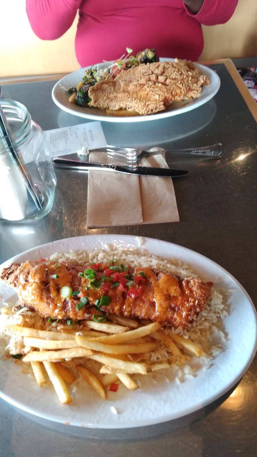 California Fish Grill | restaurant | 1185 W Renaissance Pkwy, Rialto, CA 92376, USA | 9093404434 OR +1 909-340-4434