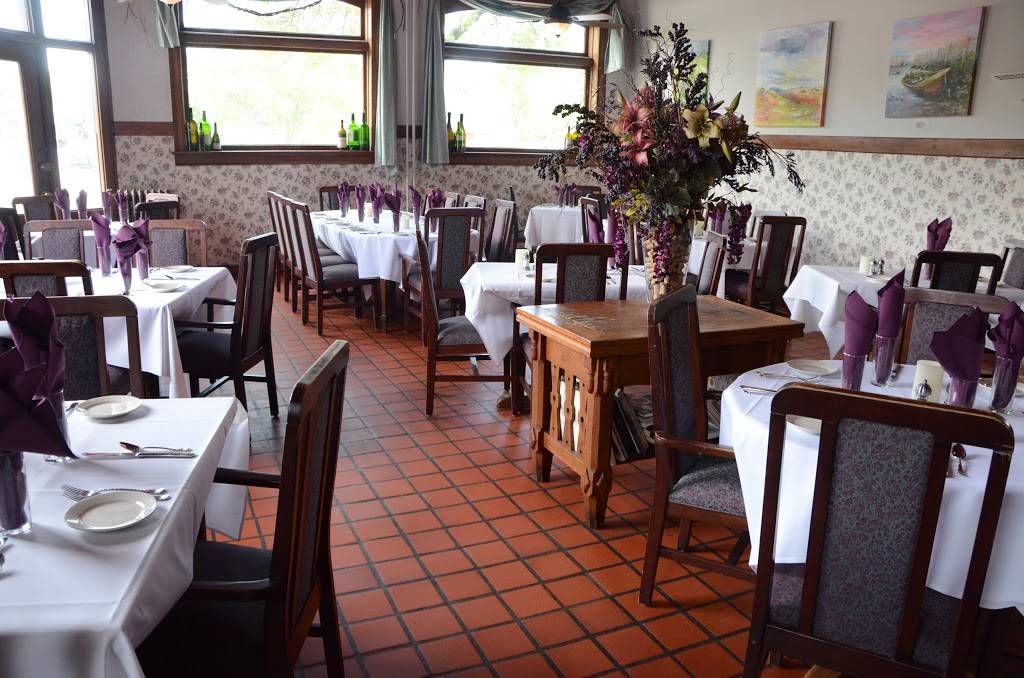 Lake Street Cafe Inc | restaurant | 21 S Lake St, Elkhart Lake, WI 53020, USA | 9208762142 OR +1 920-876-2142