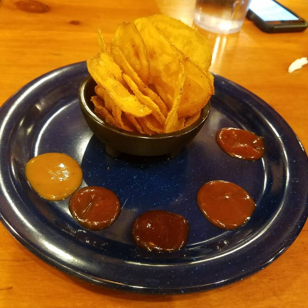 Famous Daves Bar-B-Que | restaurant | 1320 Village West Pkwy, Kansas City, KS 66111, USA | 9133348646 OR +1 913-334-8646