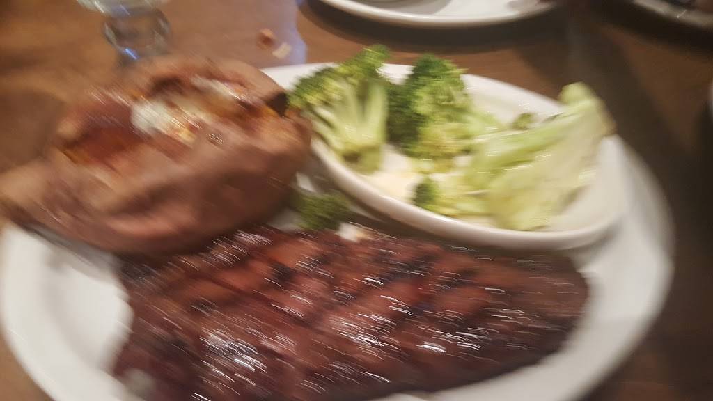 Logans Roadhouse | restaurant | 156 Lucy Ln, Waynesboro, VA 22980, USA | 5409499925 OR +1 540-949-9925