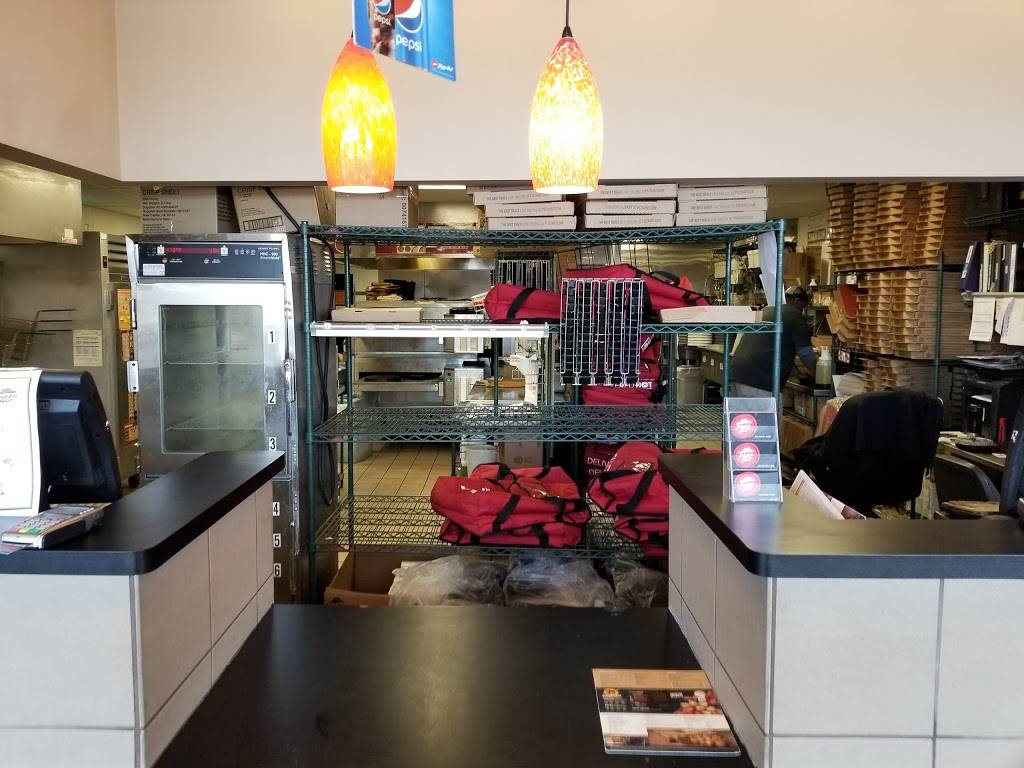 Pizza Hut | meal takeaway | 1322 Mendota Rd E, Inver Grove Heights, MN 55077, USA | 6514571855 OR +1 651-457-1855