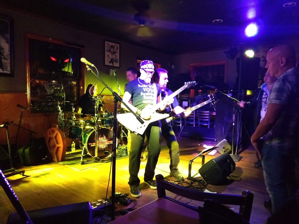 Knuckle Heads Bar & Grill | restaurant | 85 MacArthur Dr, New Bedford, MA 02740, USA | 5089840008 OR +1 508-984-0008