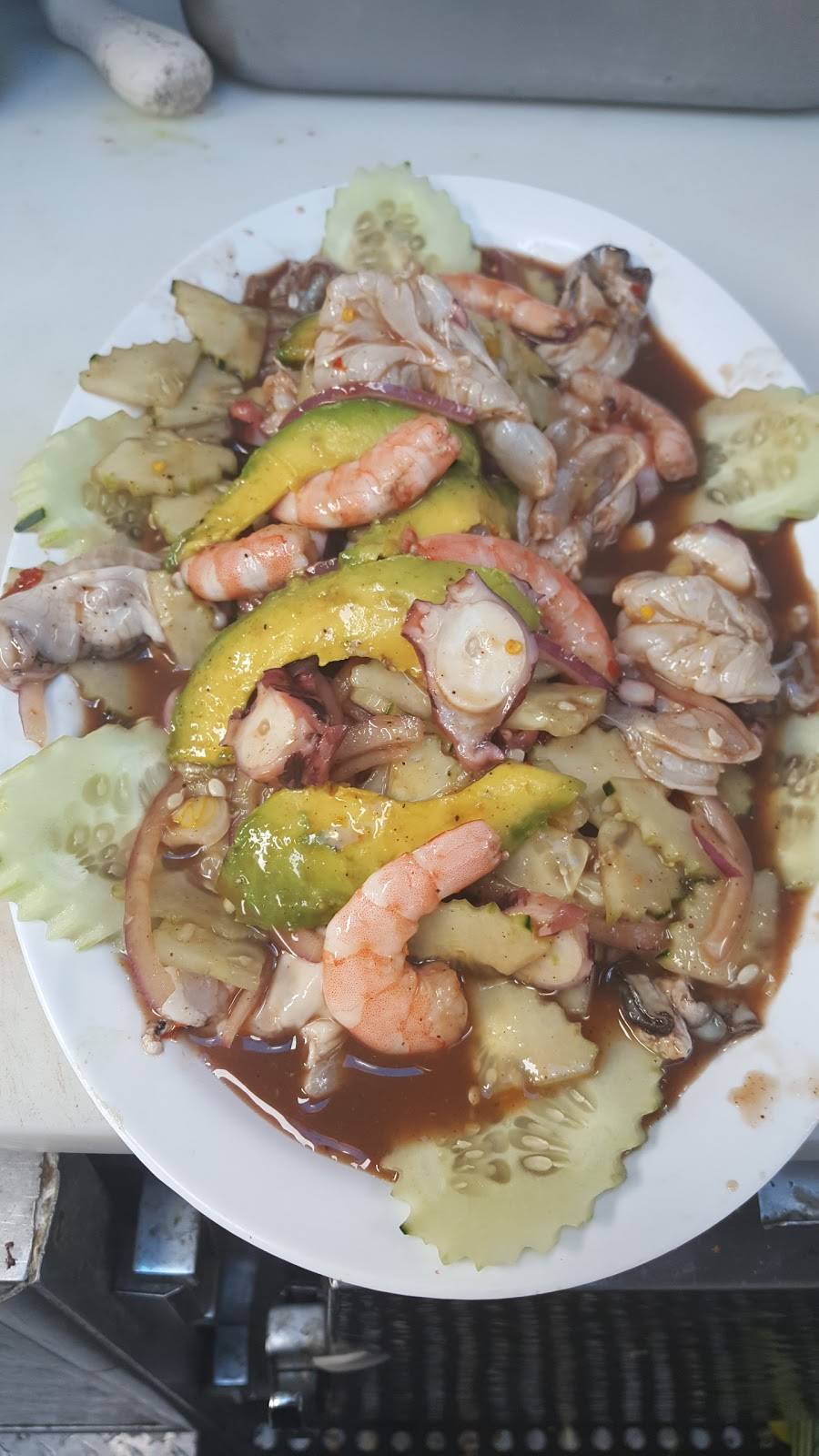 Mariscos El Pescador | restaurant | 112 E Bishop St, Santa Ana, CA 92701, USA | 7148053389 OR +1 714-805-3389
