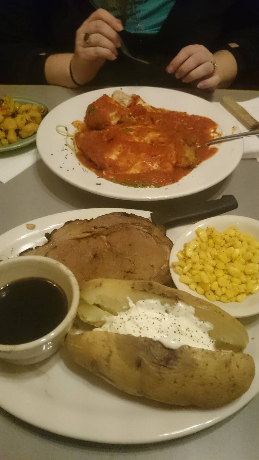 Uncle Ronnies Red Tavern | restaurant | 2692 Victory Hwy, Burrillville, RI 02830, USA | 4015686243 OR +1 401-568-6243