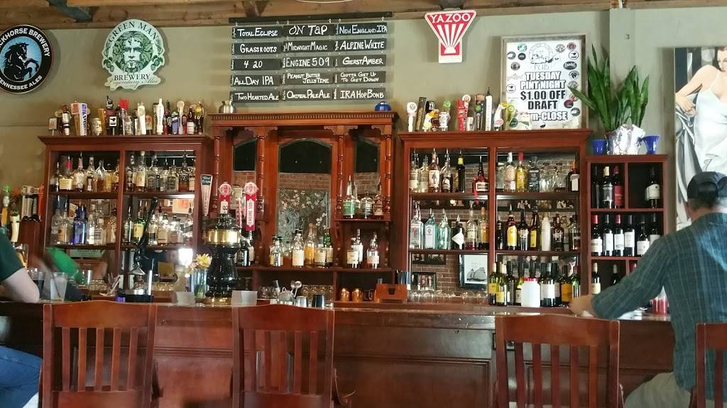 Father Toms Pub | restaurant | 32 N Cedar Ave, Cookeville, TN 38501, USA | 9318549484 OR +1 931-854-9484