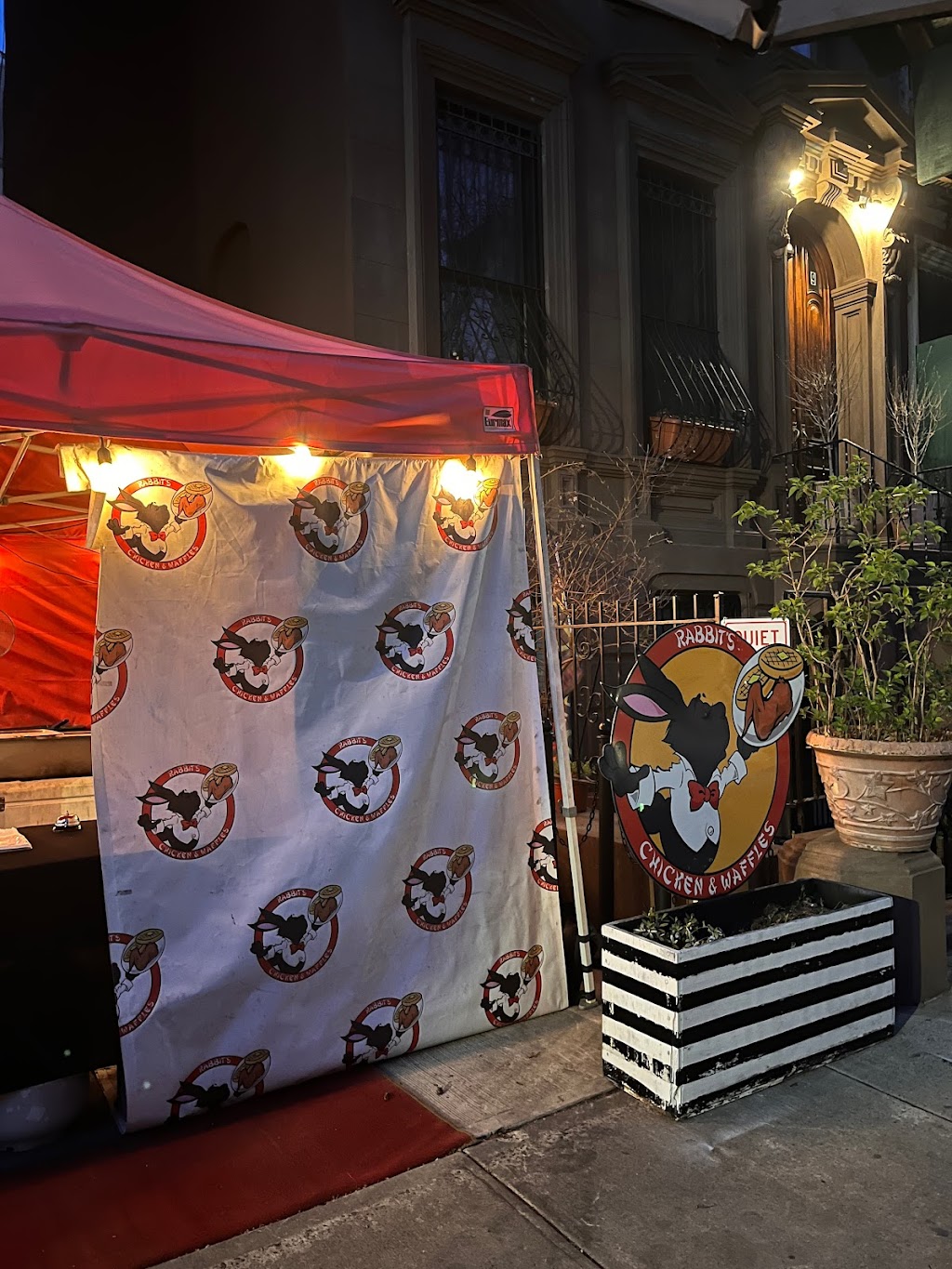 Rabbits Chicken & Waffles | restaurant | 61 W 130th St, New York, NY 10037, USA | 9292805411 OR +1 929-280-5411