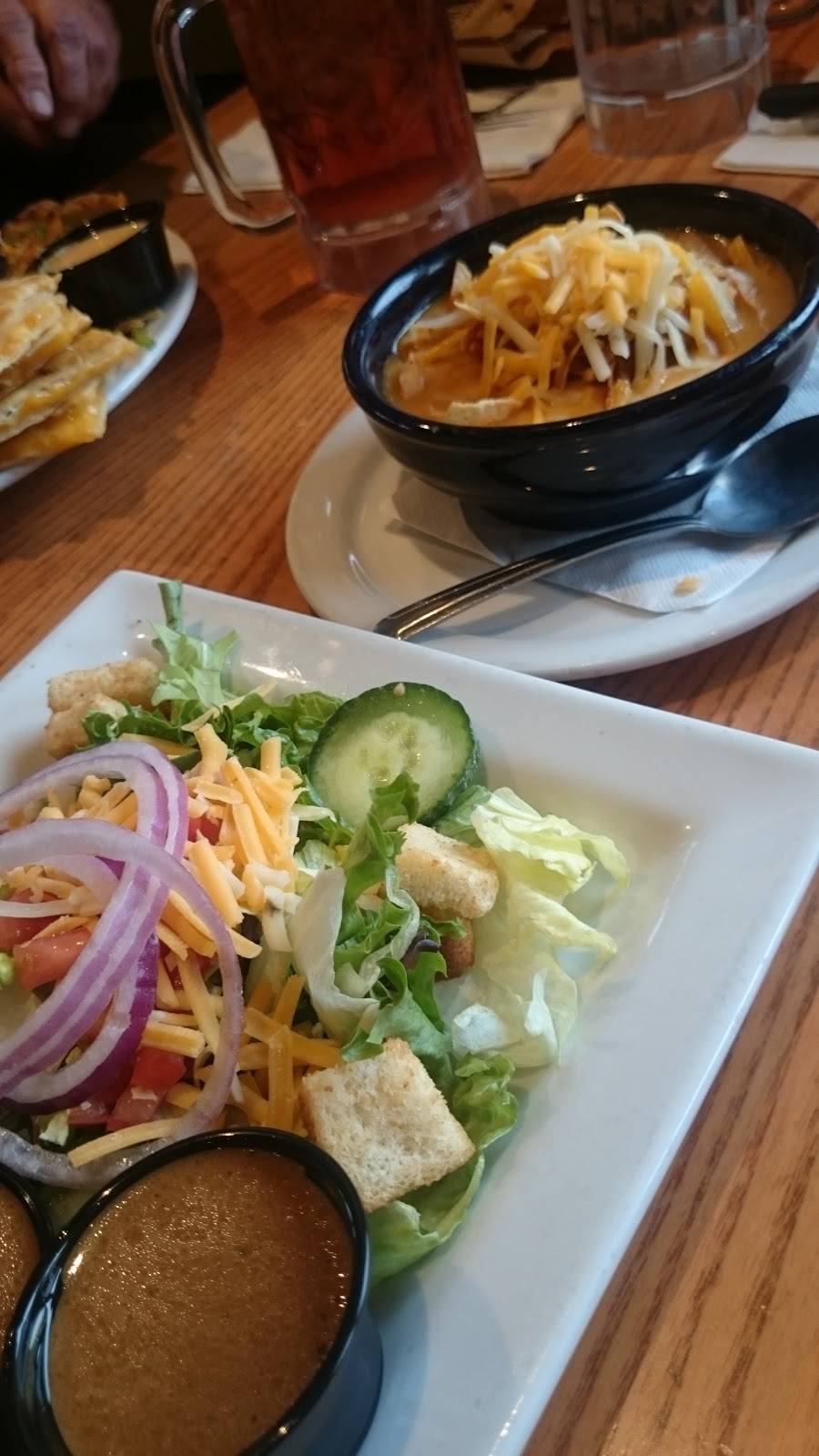 Chilis | meal takeaway | 901 West End Pointe Dr, Yukon, OK 73099, USA | 4053503796 OR +1 405-350-3796