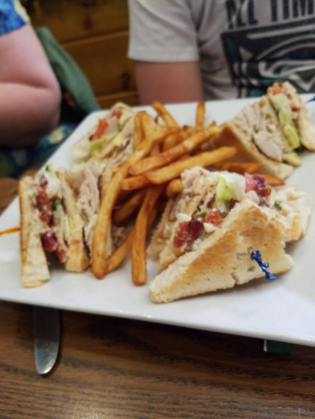 Gingers Hide Away LLC | restaurant | 302 E Lake St, Horicon, WI 53032, USA | 9204854856 OR +1 920-485-4856