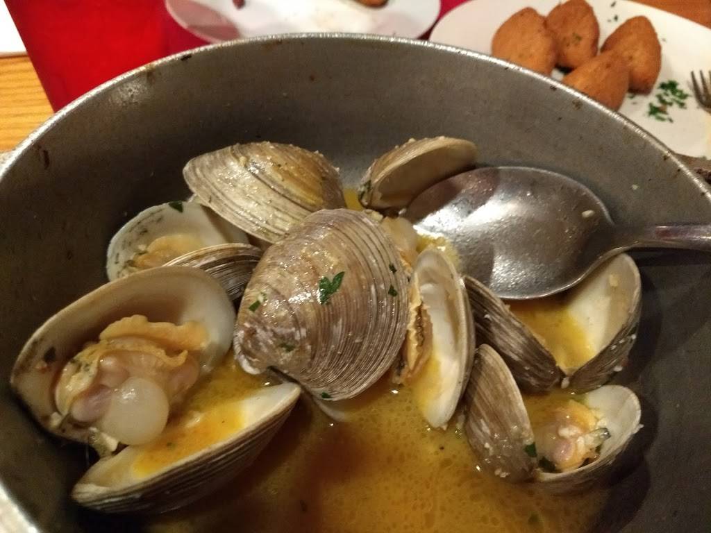 Trackside Bar & Grill | restaurant | 30 Warren St, Peabody, MA 01960, USA | 9785311047 OR +1 978-531-1047