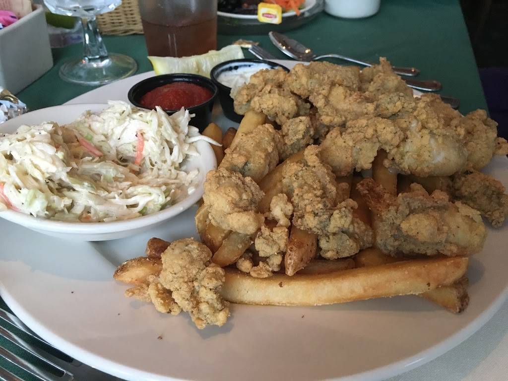 Lyons Den Restaurant & Tavern | restaurant | 25 Dock Rd, Gilford, NH 03249, USA | 6032938833 OR +1 603-293-8833