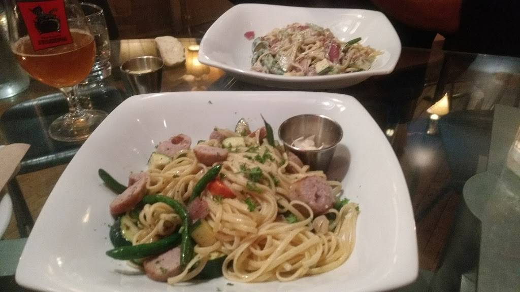 Restaurant Cabotins | restaurant | 4821 Rue Sainte-Catherine E, Montréal, QC H1V 1Z7, Canada | 5142518817 OR +1 514-251-8817