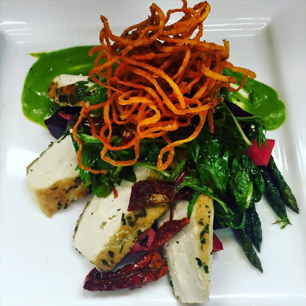 The Hollow Bistro & Brew | restaurant | 10641 Main St, Clarence, NY 14031, USA | 7167597351 OR +1 716-759-7351