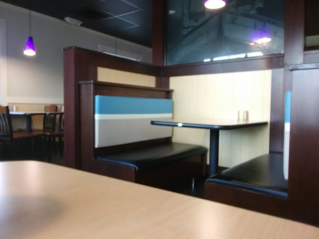 Long John Silvers | restaurant | 2354 Fort Henry Dr, Kingsport, TN 37664, USA | 4232466921 OR +1 423-246-6921