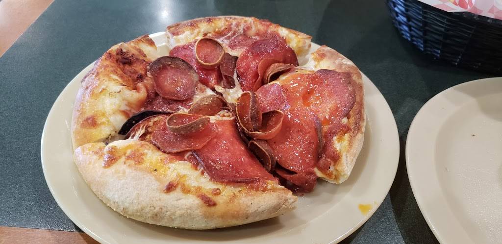 Round Table Pizza | meal delivery | 5250 Faculty Ave, Lakewood, CA 90712, USA | 5624081914 OR +1 562-408-1914