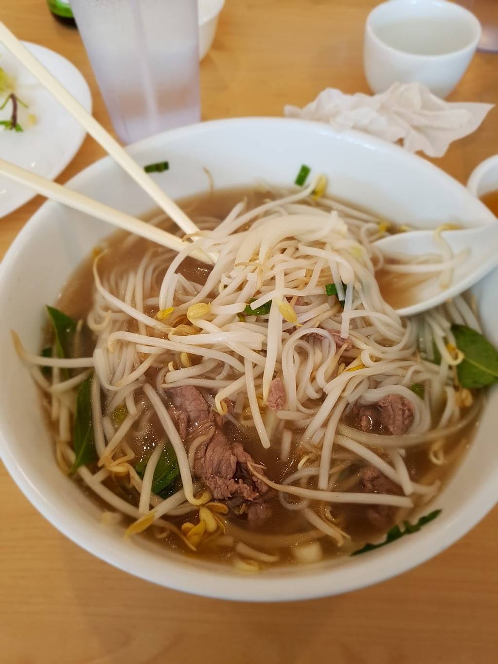 Pho Xic Lo | restaurant | 1750 Wyandotte St W, Windsor, ON N9B 1J1, Canada | 5199718288 OR +1 519-971-8288