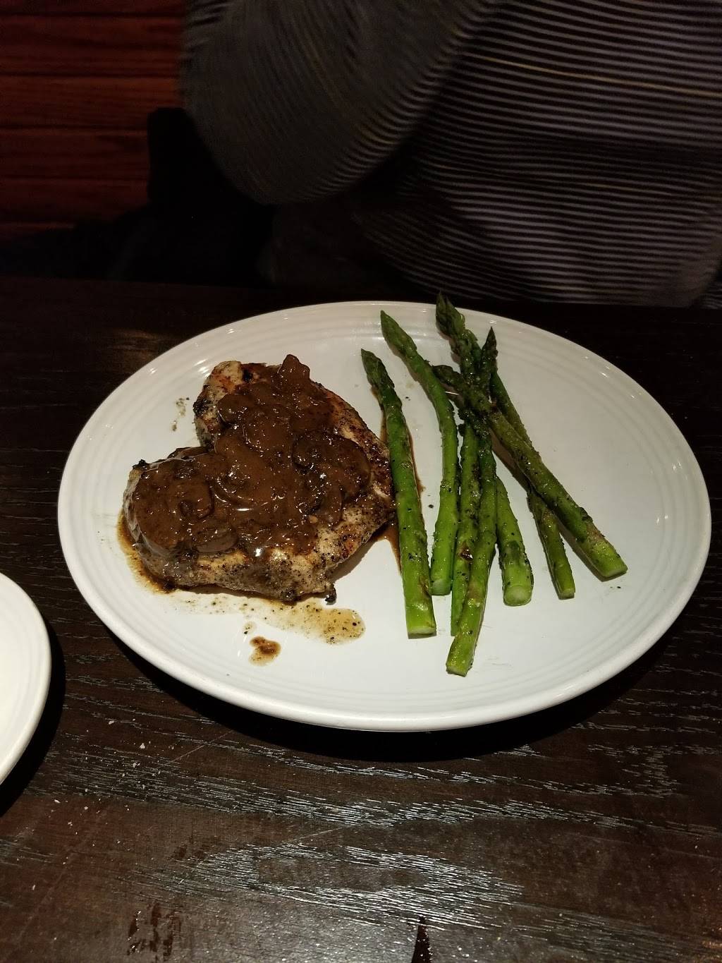 Carrabbas Italian Grill | restaurant | 2 Upjohn St, Bedford, NH 03110, USA | 6036410004 OR +1 603-641-0004