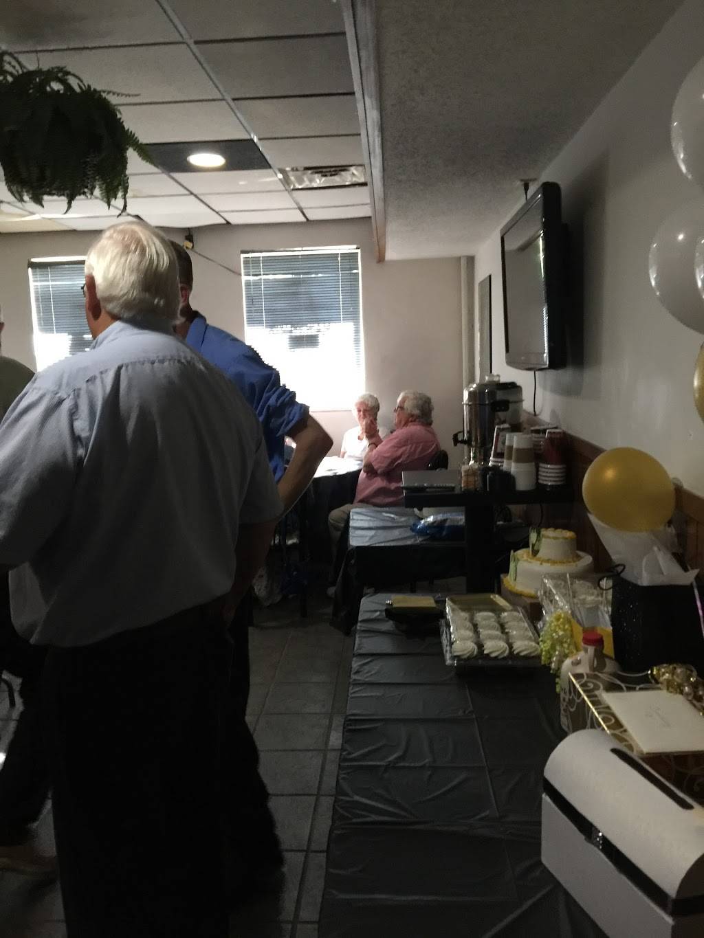 Gus Steak & Ale | restaurant | 5348 Lake Rd, Sheffield Lake, OH 44054, USA | 4409497553 OR +1 440-949-7553