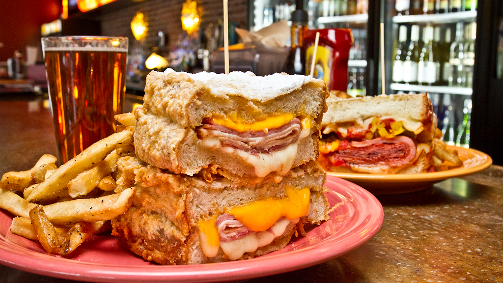 Melt Bar and Grilled | restaurant | 14718 Detroit Ave, Lakewood, OH 44107, USA | 2162263699 OR +1 216-226-3699