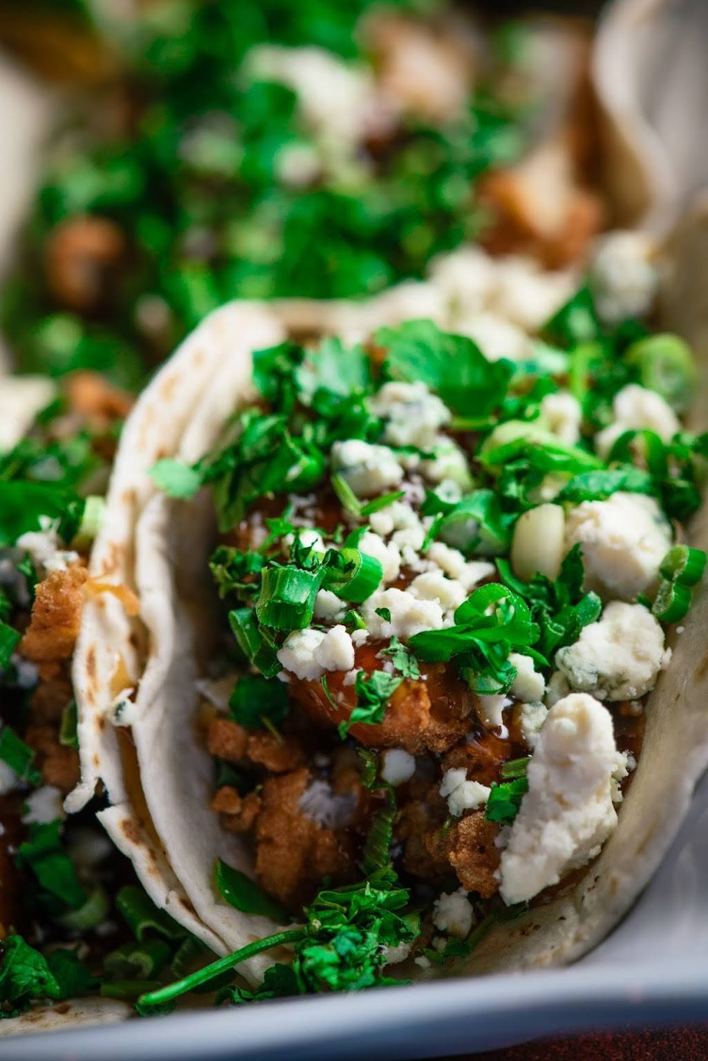 Crosstown Pub & Grill Naperville | restaurant | 909 E Ogden Ave, Naperville, IL 60563, USA | 6303579775 OR +1 630-357-9775