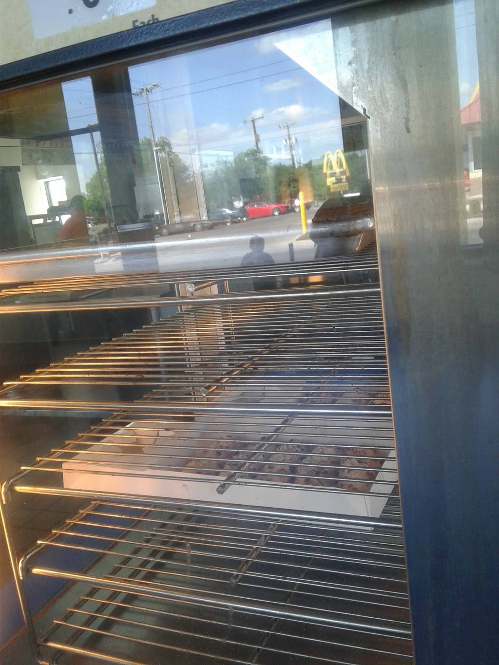 Pizza Patron | meal takeaway | 827 S Zarzamora St, San Antonio, TX 78207, USA | 2104328193 OR +1 210-432-8193