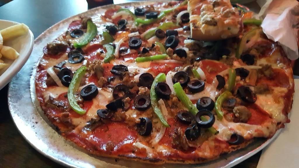Joanies Pizzeria | restaurant | 2101 Menard St, St. Louis, MO 63104, USA | 3148651994 OR +1 314-865-1994
