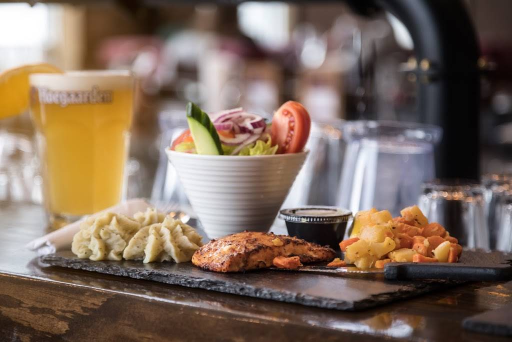 Resto Pub Le Rabaska | restaurant | 85 Rue Principale N, Maniwaki, QC J9E 2B5, Canada | 8194410035 OR +1 819-441-0035