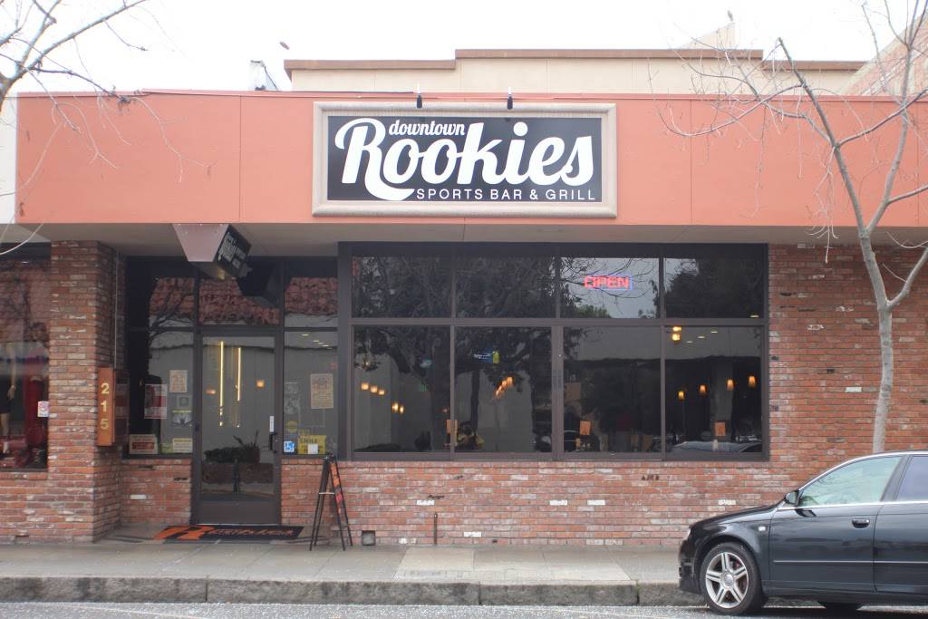 Downtown Rookies Sports Bar & Grill | restaurant | 215 E Main St, Visalia, CA 93291, USA | 5597321200 OR +1 559-732-1200