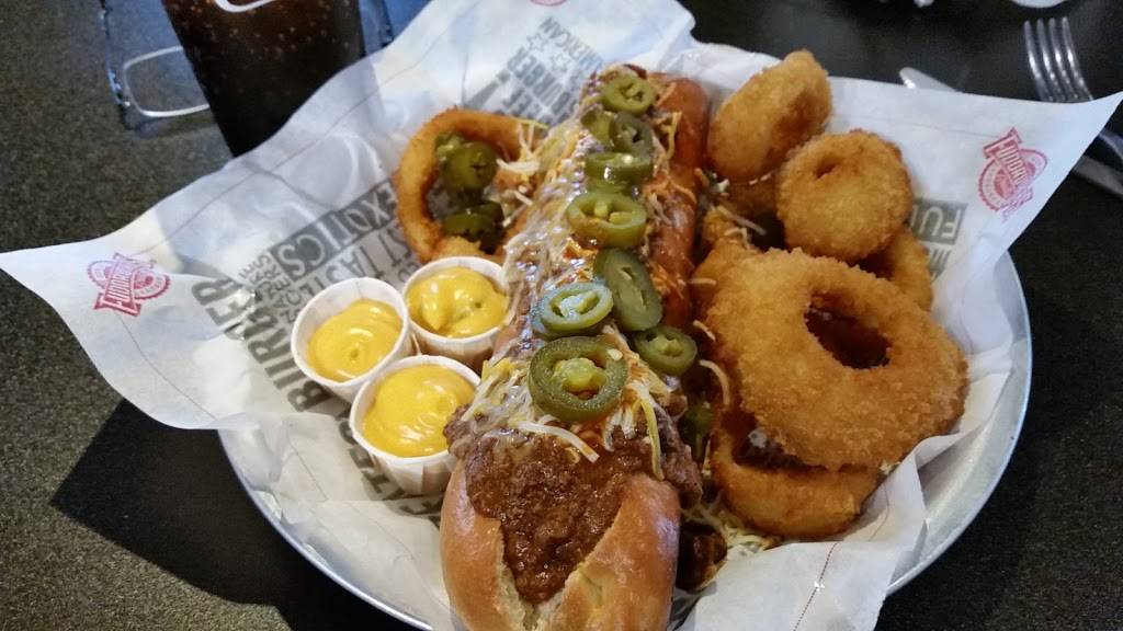 Fuddruckers | restaurant | 2373 Austin Pkwy, Flint, MI 48507, USA | 8108208584 OR +1 810-820-8584