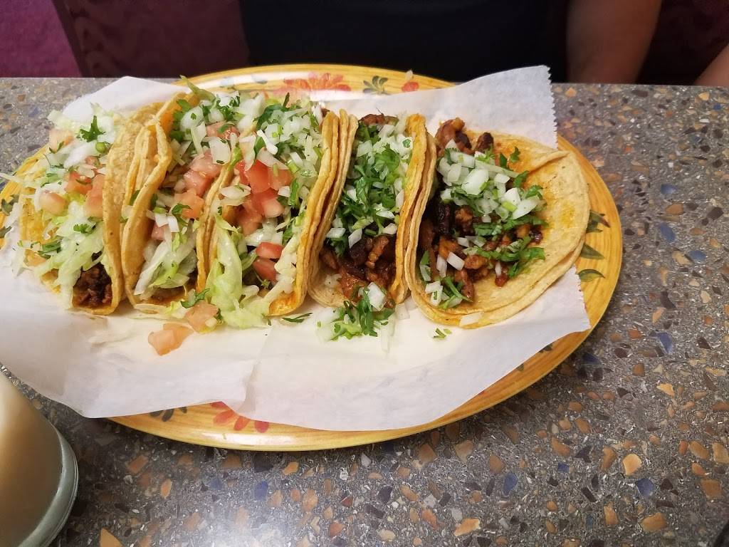 Tacos El Rey De Oro | restaurant | 864 Milwaukee Ave, Libertyville, IL 60048, USA | 8472474433 OR +1 847-247-4433
