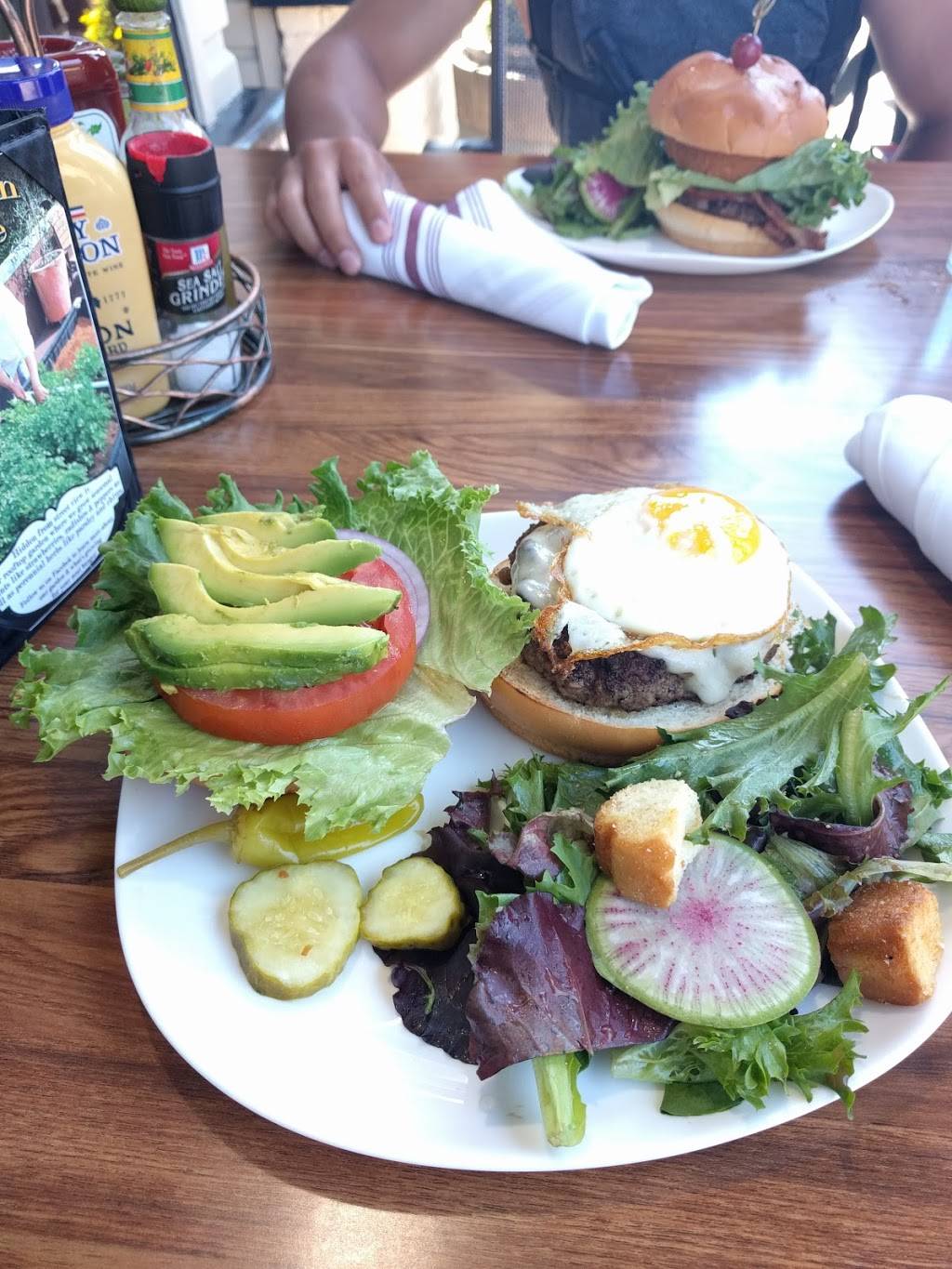 Napa Valley Burger | restaurant | 670 Bridgeway, Sausalito, CA 94965, USA | 4153321454 OR +1 415-332-1454