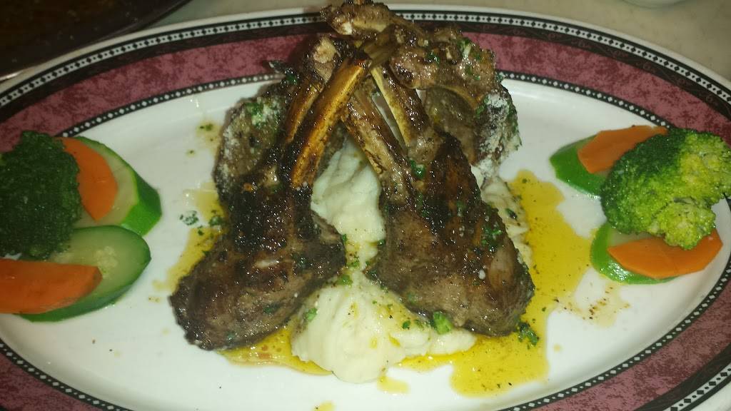 Agostinos Restaurant & Bar | restaurant | 130 Ludwig Dr, Fairview Heights, IL 62208, USA | 6183941800 OR +1 618-394-1800