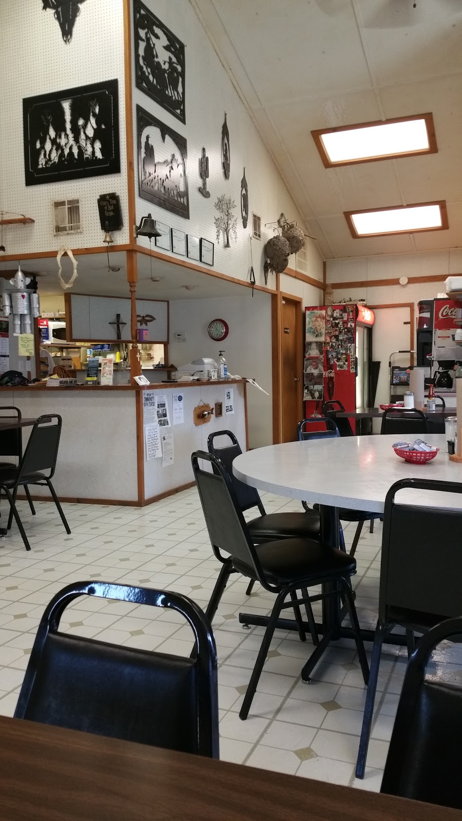 The Dinner Bell | restaurant | 9647 MO-125, Protem, MO 65733, USA | 4177854240 OR +1 417-785-4240