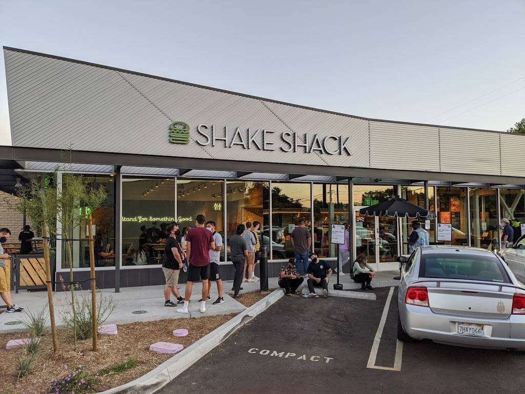 Shake Shack | restaurant | 6443 CA-27, Woodland Hills, CA 91303, USA | 7477775816 OR +1 747-777-5816