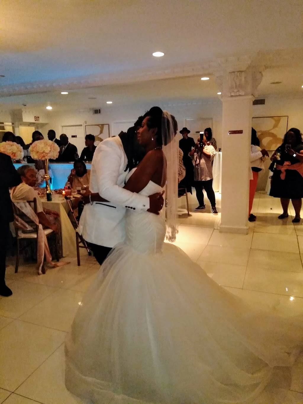 La Maison Du Lac | restaurant | 7412 Lakeshore Dr, New Orleans, LA 70124, USA | 5043090700 OR +1 504-309-0700