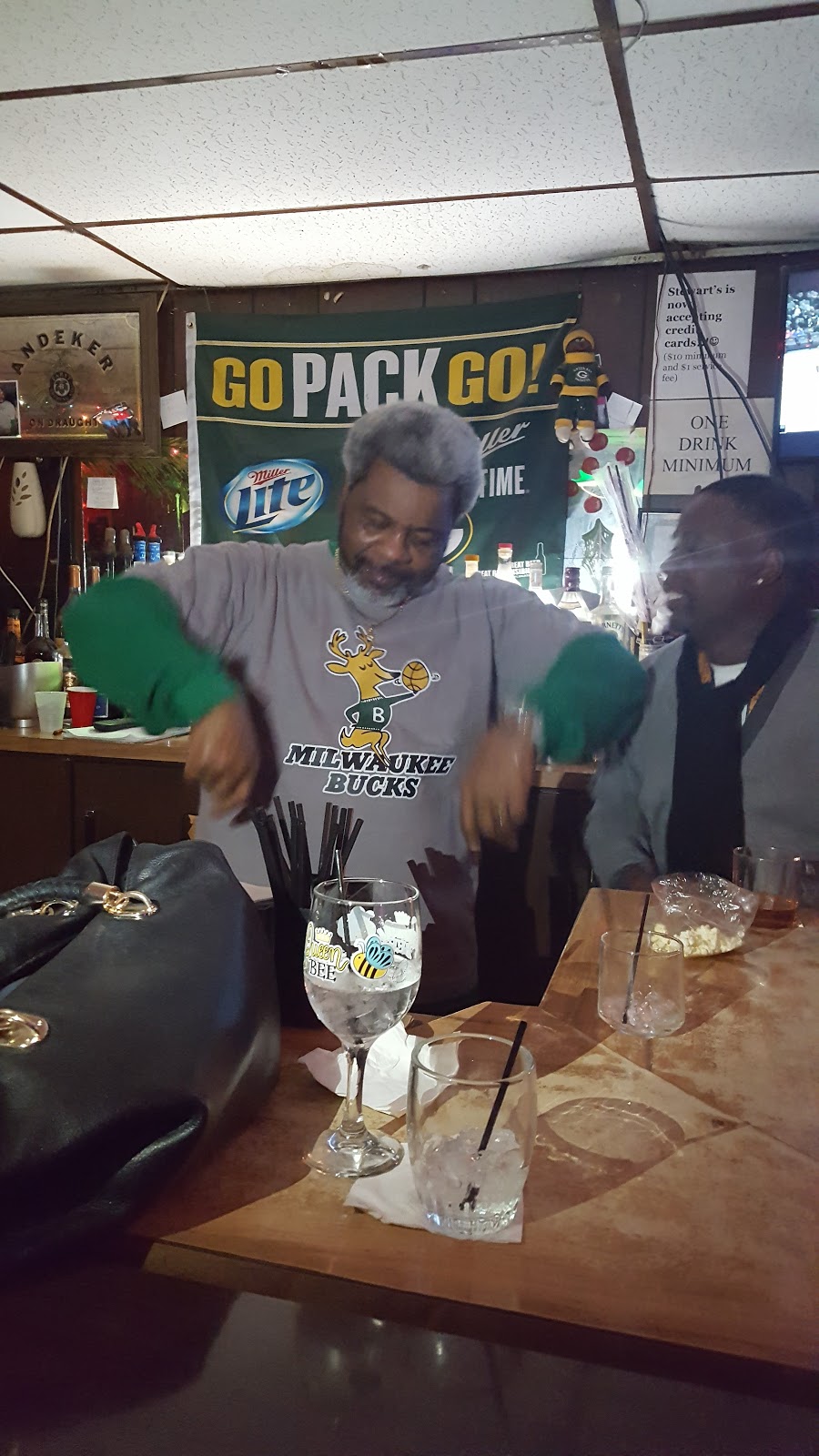 Stewarts Rest Spot | restaurant | 1422 W Atkinson Ave, Milwaukee, WI 53206, USA | 4145628802 OR +1 414-562-8802