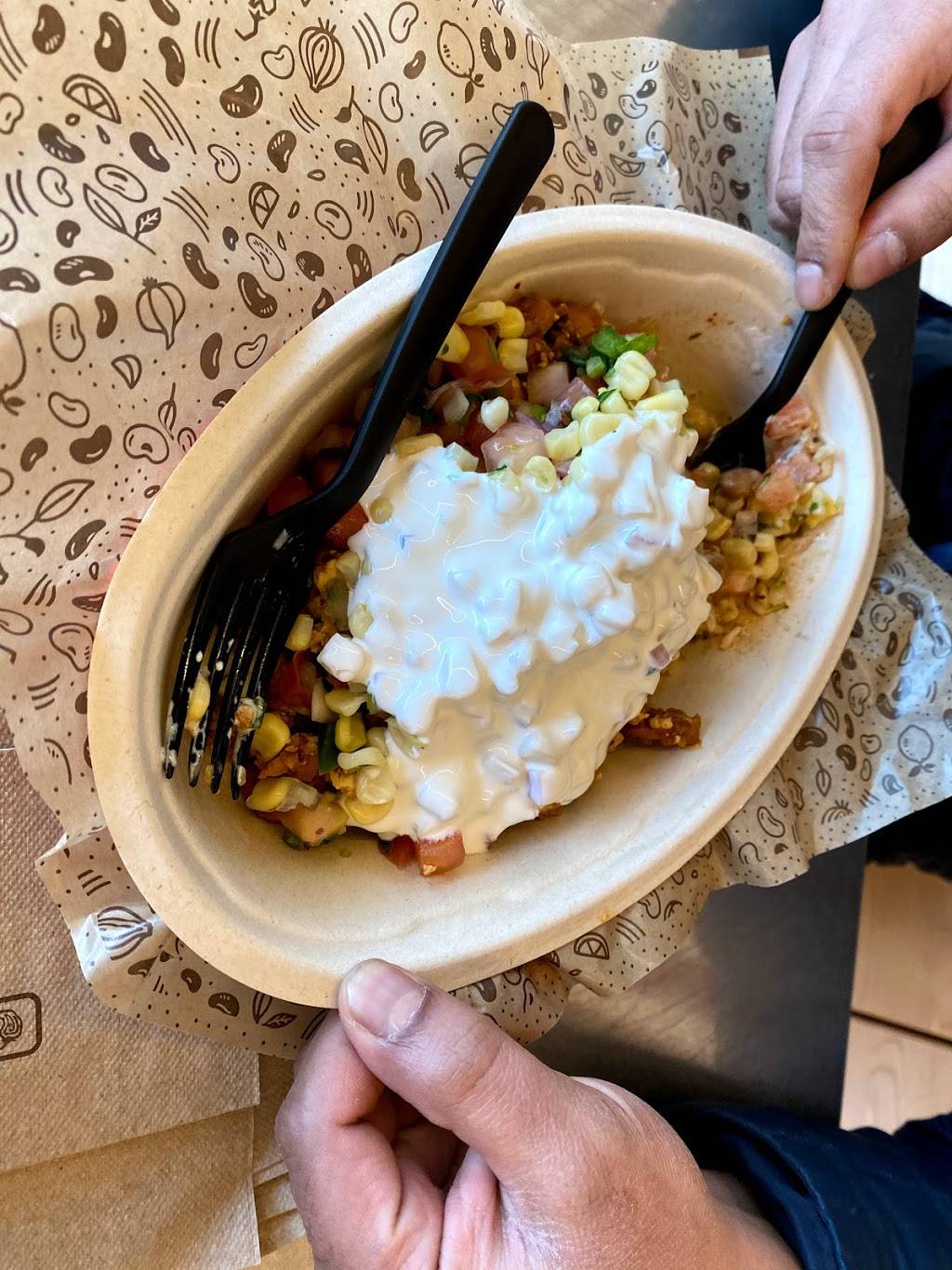 Chipotle Mexican Grill | restaurant | 4165 N Water St, Decatur, IL 62526, USA | 2176154497 OR +1 217-615-4497