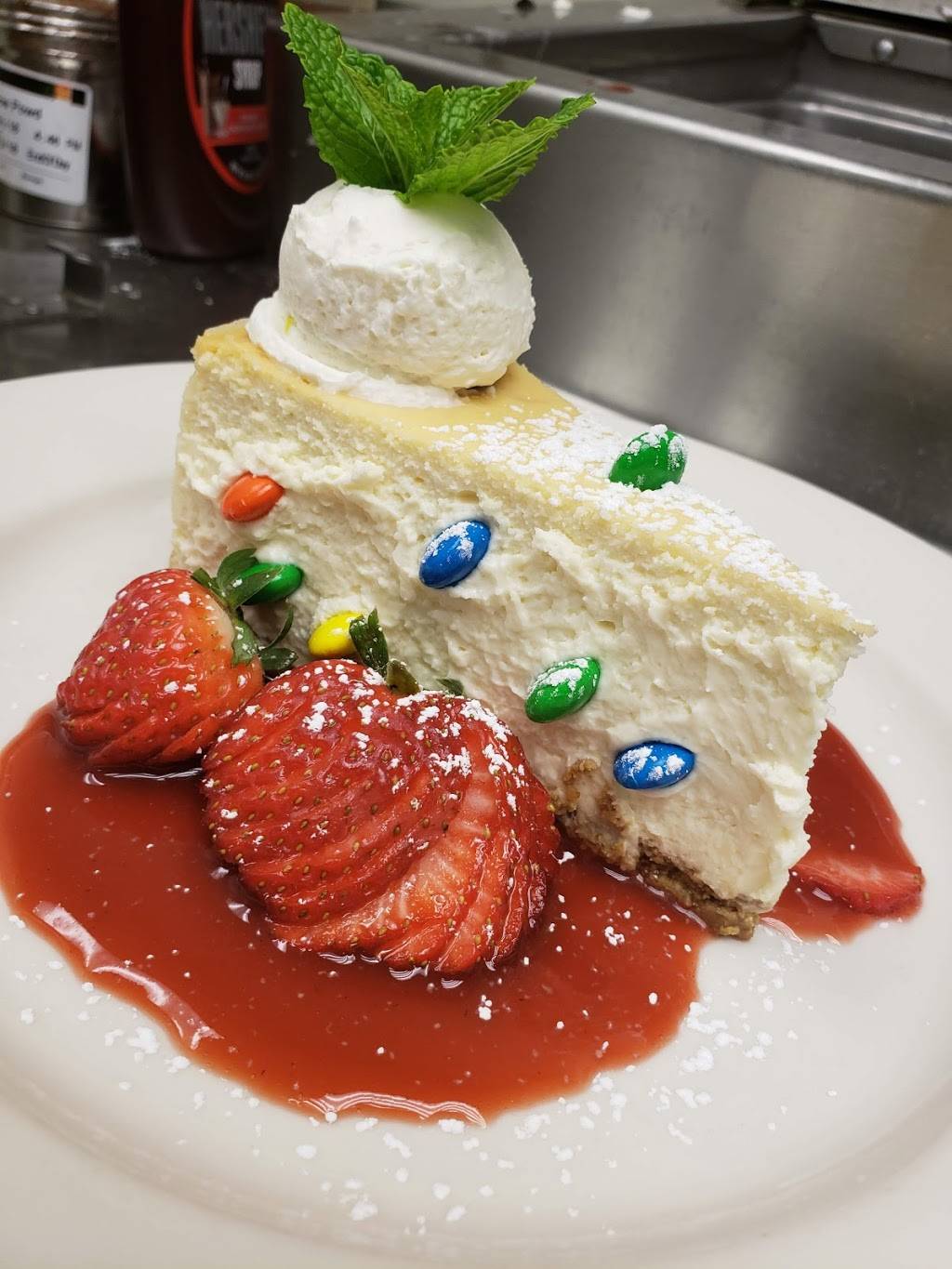 Maggianos Little Italy | restaurant | 2 The Blvd, Richmond Heights, MO 63117, USA | 3148242402 OR +1 314-824-2402