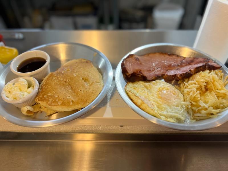 Bulldogs Famous BBQ & Brews | restaurant | 5002 N Ferrall St, Spokane, WA 99217, USA | 5093158106 OR +1 509-315-8106