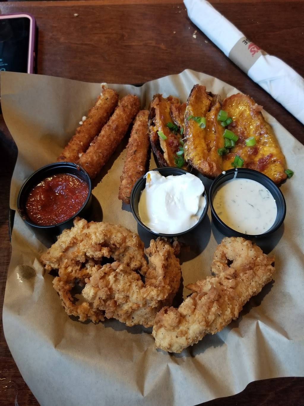 Logans Roadhouse | restaurant | 5423 TX-1604 Loop, San Antonio, TX 78254, USA | 2106475500 OR +1 210-647-5500