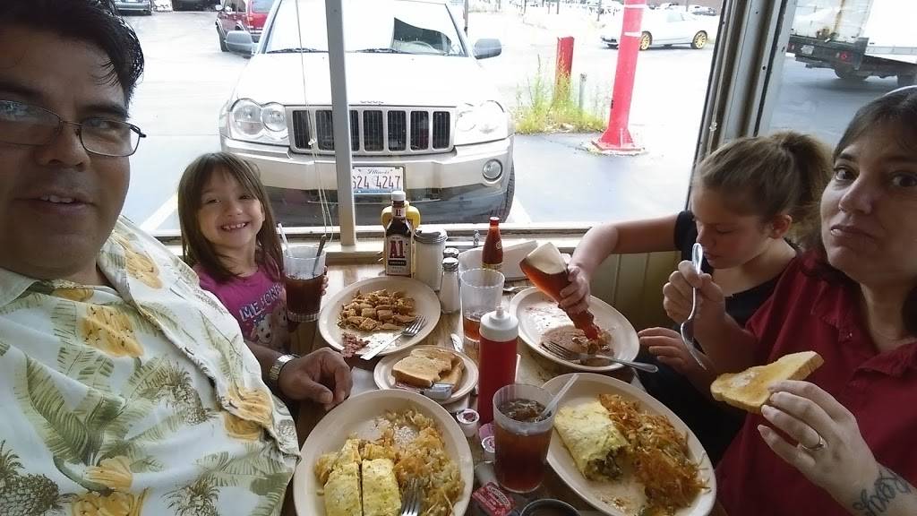 Freds Place Inc. | restaurant | 544 W Lake St, Elmhurst, IL 60126, USA | 6308342426 OR +1 630-834-2426