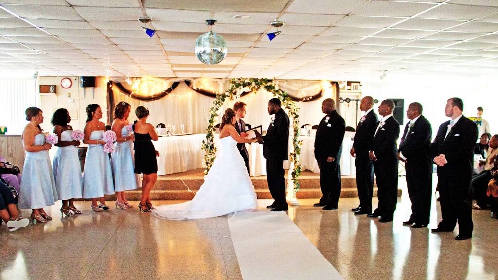 Timberlake Club of Peoria | restaurant | 5501 W Farmington Rd, Peoria, IL 61604, USA | 3096742171 OR +1 309-674-2171