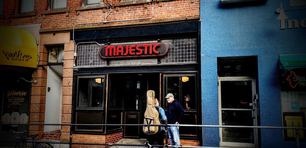 The Majestic Saloon | restaurant | 24 Main St, Northampton, MA 01060, USA | 4133413099 OR +1 413-341-3099